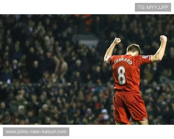 扬诺布拉霍维奇大力远射压哨绝杀佛罗伦萨，足球场上诞生的奇迹时刻